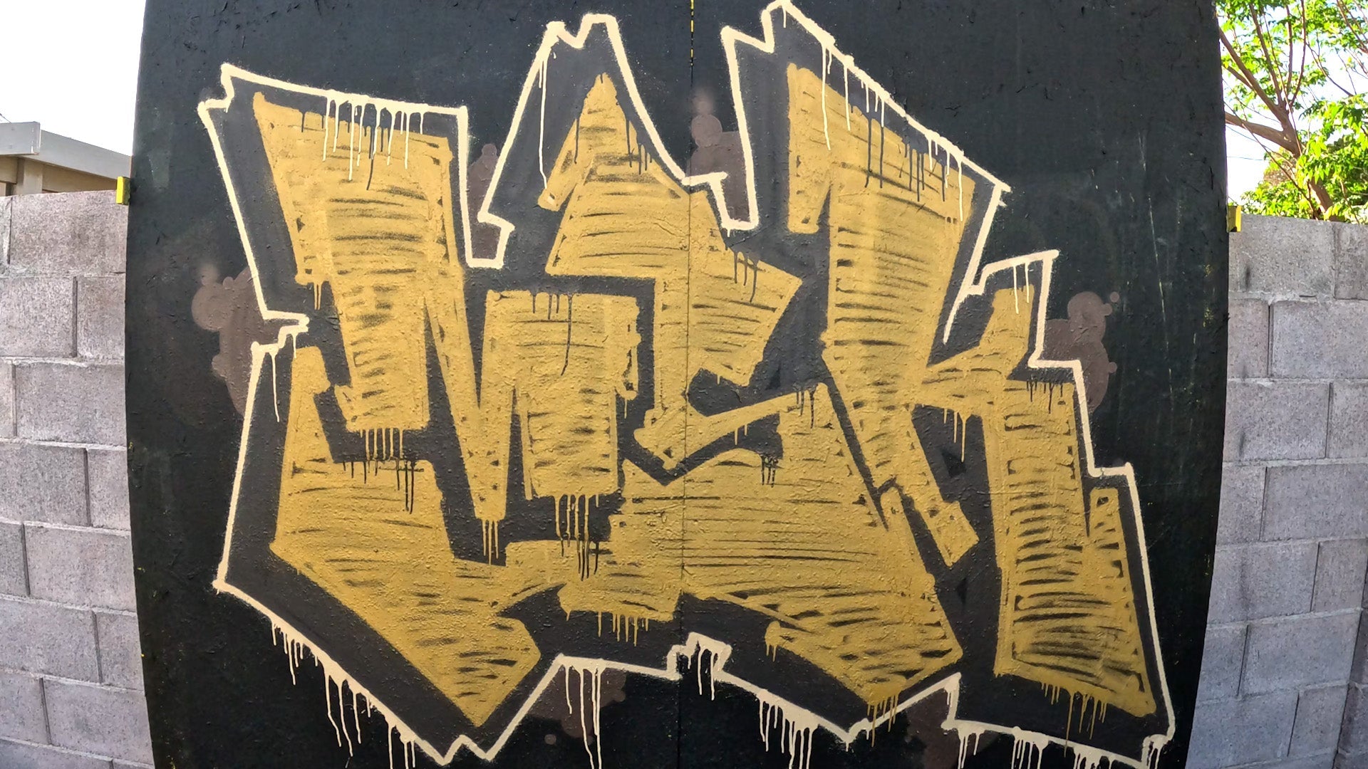 Painting Messy Fills With Gold, Brown, and Beige